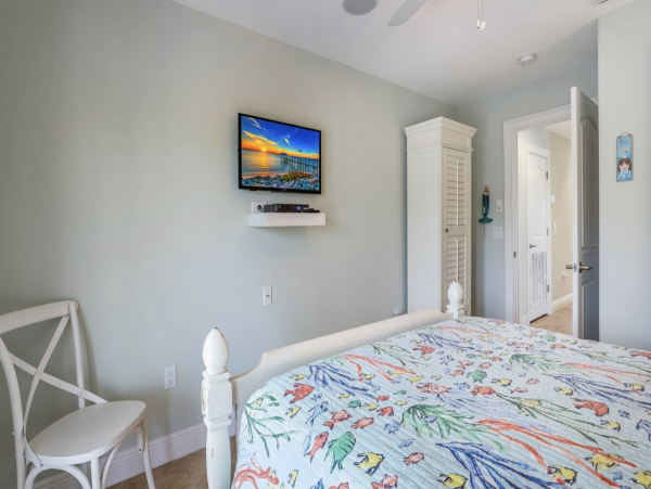 Expansive Beach Home - Casual Luxury - Steps to the Beach